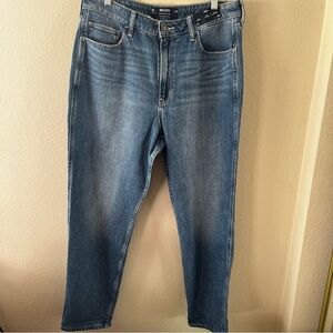 Hollister Mom Jeans NWT SZ32